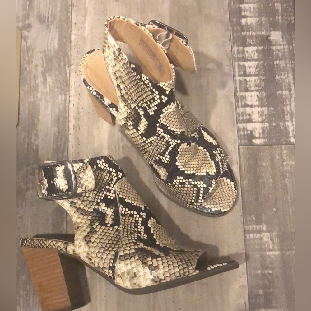 Vionic Perk Blakley Snakeskin Peep Toe Booties
